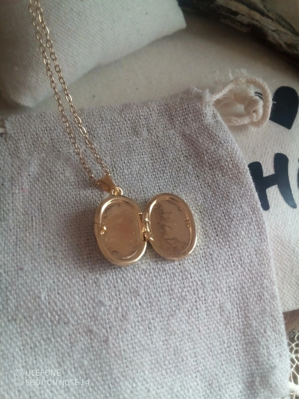 Collier médaillon ouvrable avec lune en nacre naturelle – photo 2